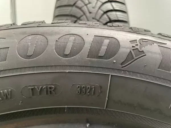 Anvelopa iarna 205/60 R16 Goodyear UltraGrip Performance 9+ XL - imagine 2