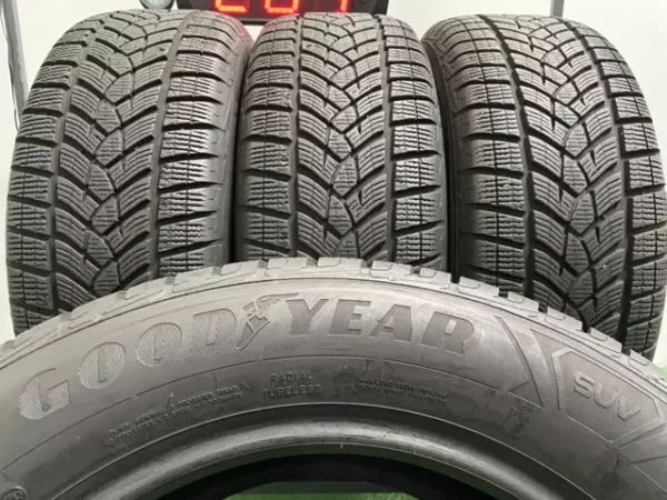 Anvelopa iarna 235/60 R17 Goodyear UltraGrip Performance SUV GEN 1 - imagine 3