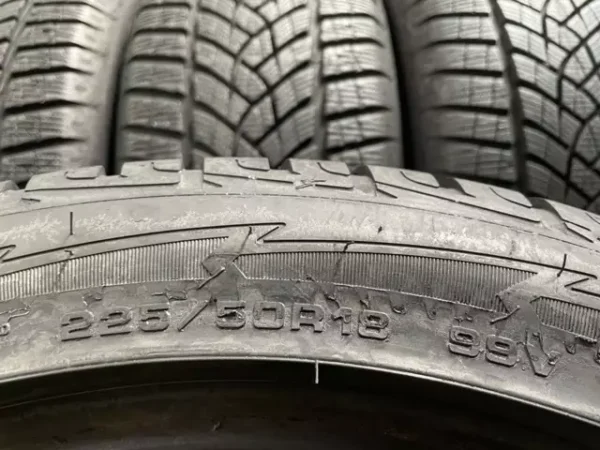 Anvelopa iarna 225/50 R18 Goodyear UltraGrip Performance RSC - imagine 4
