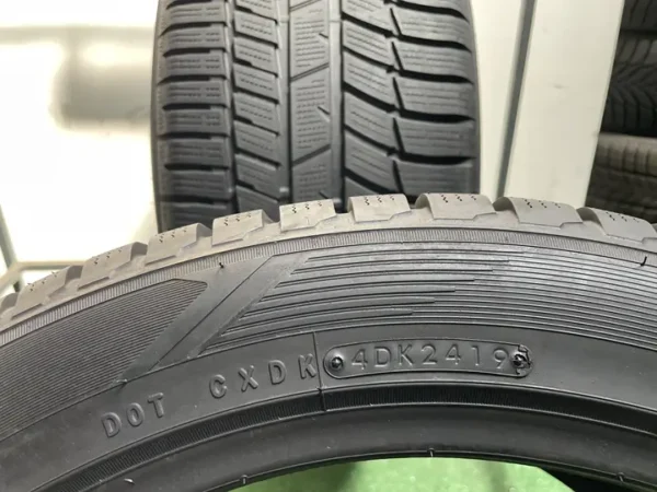Anvelopa iarna 295/40 R20 Toyo Snowprox S954 SUV - imagine 3