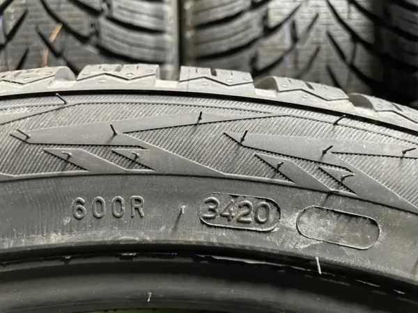 Anvelopa iarna 225/40 R20 Nokian WR SUV 4