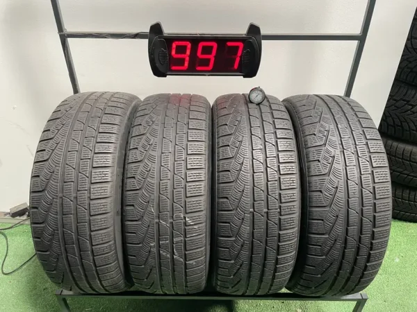 Anvelopa iarna 235/50 R19 Pirelli Sottozero Winter 210