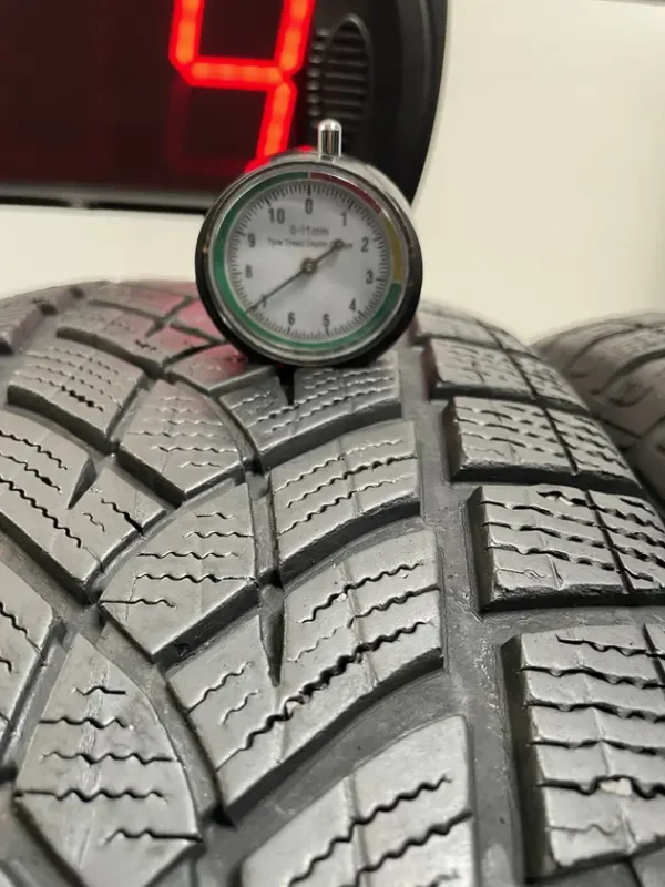 Anvelopa iarna 235/60 R18 Goodyear Ultra Grip SUV - imagine 2