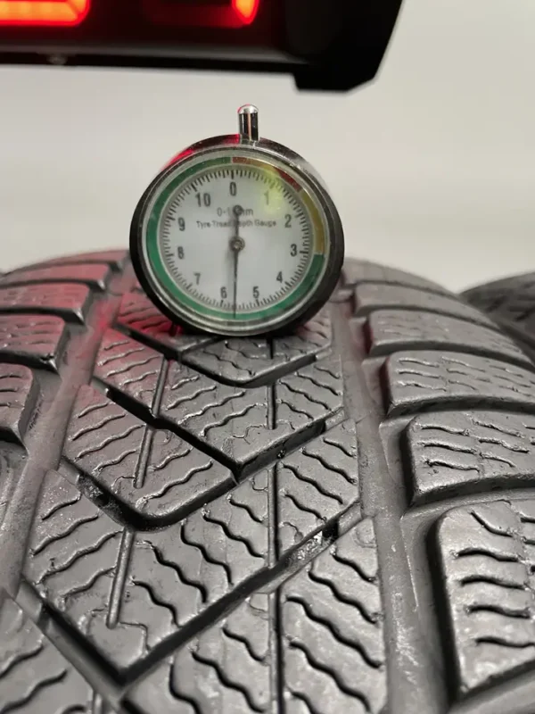 Anvelopa iarna 225/45 R19 Pirelli Sottozero 3 - imagine 2