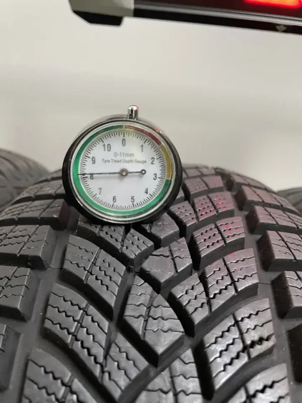 Anvelopa iarna 215/60 R16 Goodyear UltraGrip Performance + - imagine 2