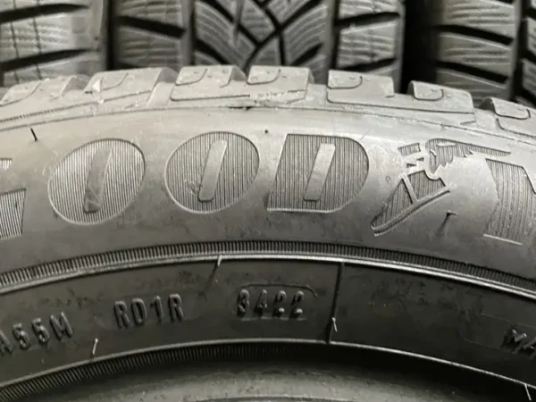 Anvelopa iarna 215/60 R16 Goodyear UltraGrip Performance + - imagine 3
