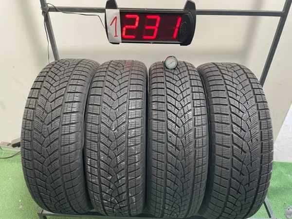 Anvelopa iarna 215/65 R17 Goodyear UltraGrip Performance XL SUV