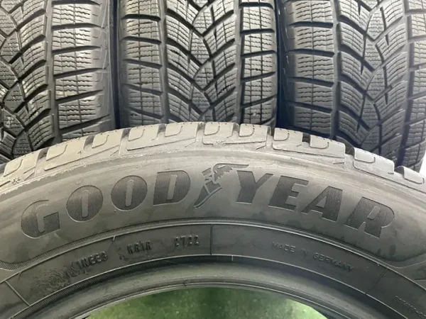 Anvelopa iarna 215/65 R17 Goodyear UltraGrip Performance XL SUV - imagine 6