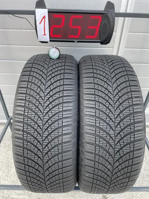 Anvelopa All Season 235/45 R20 Goodyear Vector 4 Seasons