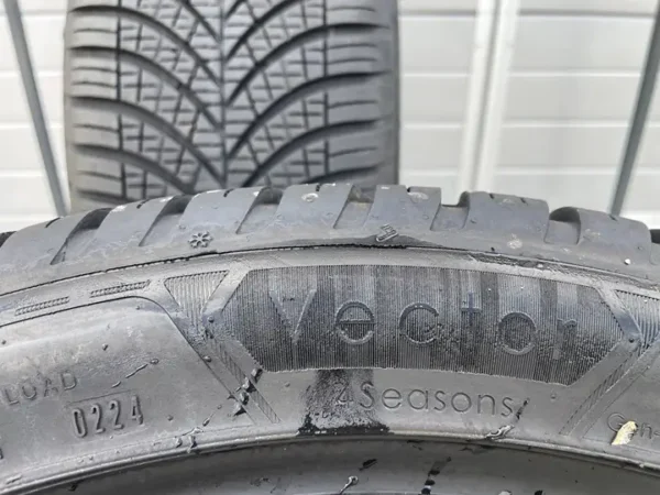 Anvelopa All Season 235/45 R20 Goodyear Vector 4 Seasons