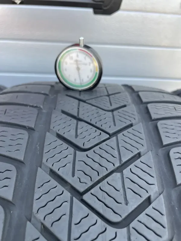 Anvelopa iarna 225/45 R18 - 255/40 R18 Pirelli Sottozero 3 RSC - imagine 2