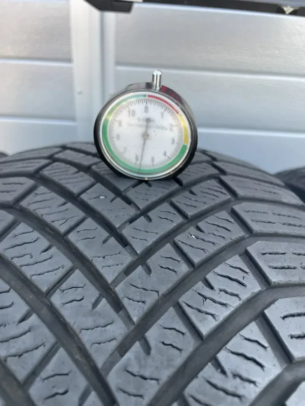 Anvelopa iarna 225/50 R17 Yokohama BluEarth - imagine 2