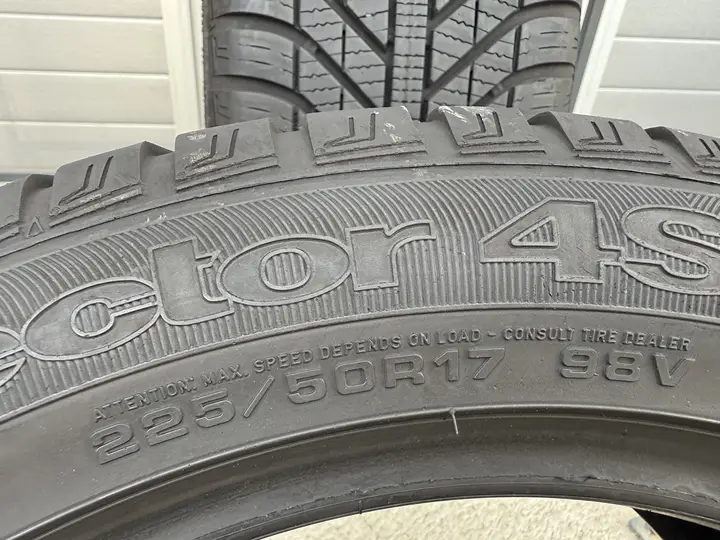 Anvelopa All Season 225/50 R17 Goodyear Vector 4 Season