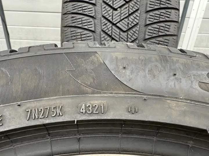 Anvelopa iarna 275/40 R22 Pirelli Scorpion Winter