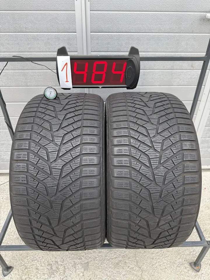 Anvelopa iarna 315/35 R21 Yokohama Blu Earth Winter V905