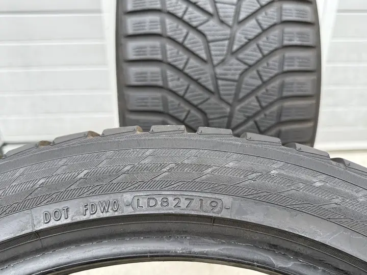 Anvelopa iarna 315/35 R21 Yokohama Blu Earth Winter V905