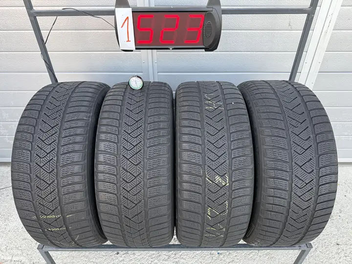 Anvelopa iarna 235/45 R18 Pirelli Sottozero 3