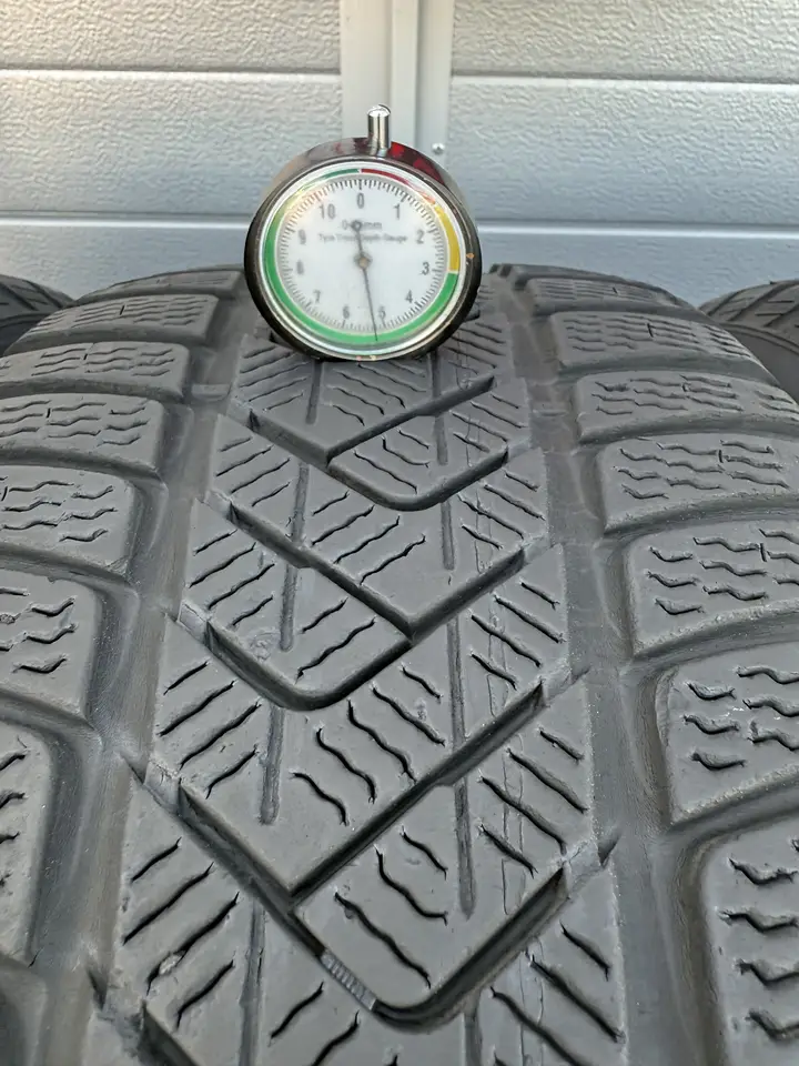 Anvelopa iarna 235/45 R18 Pirelli Sottozero 3 - imagine 2