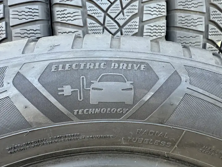 Anvelopa iarna 245/55 R17 Goodyear Ultra Grip Performsnce Electric